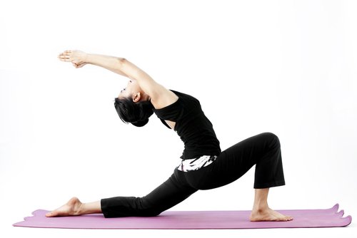 Low Crescent Lunge - Anjaneyasana to relieve stress Low Crescent Lunge - Anjaneyasana to relieve stress