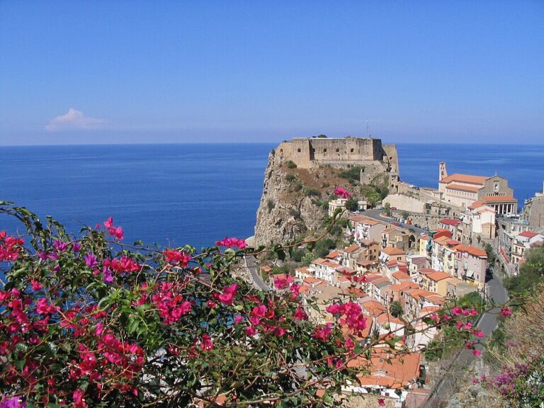 13 Picturesque Italian Villages Worth Exploring