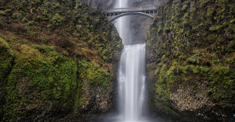 20 Scenic US Waterfalls to Discover on Your Summer Trip